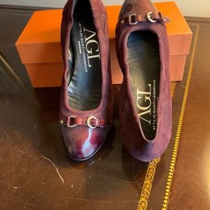 aGL shoe’s patented leather and suede. Size 40. Never worn